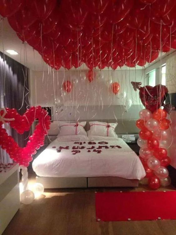 تزیین اتاق خواب عروس و داماد با بادکنک های قرمز