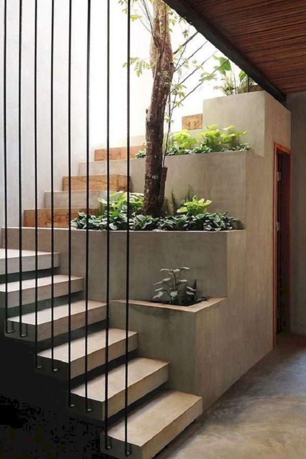 تزیین راه پله با استفاده ایجاد فضای سبز در ورودی پله