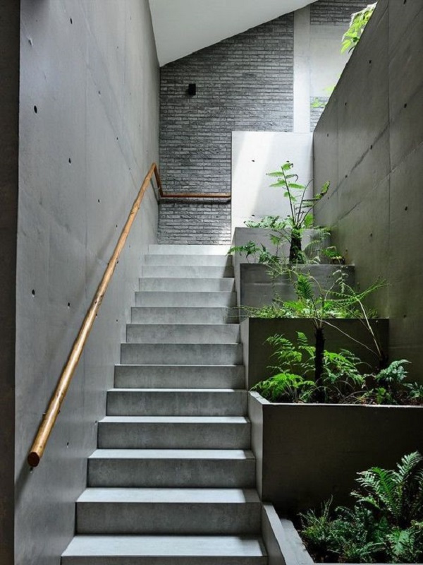 تزیین راه پله با استفاده ایجاد فضای سبز در ورودی پله