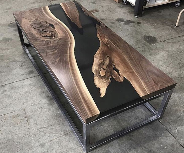 مدل میز جلو مبلی  استیل با رویه‌ی چوب و رزین 