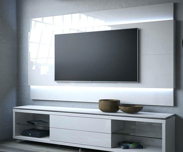 تزیین دیوار پشت تلویزیون با استفاده از نورپردازی سفید