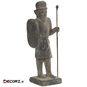 مجسمه تندیس و پیکره شهریار مدل سرباز نیزه دار مادی کد MO2240 سایز کوچک