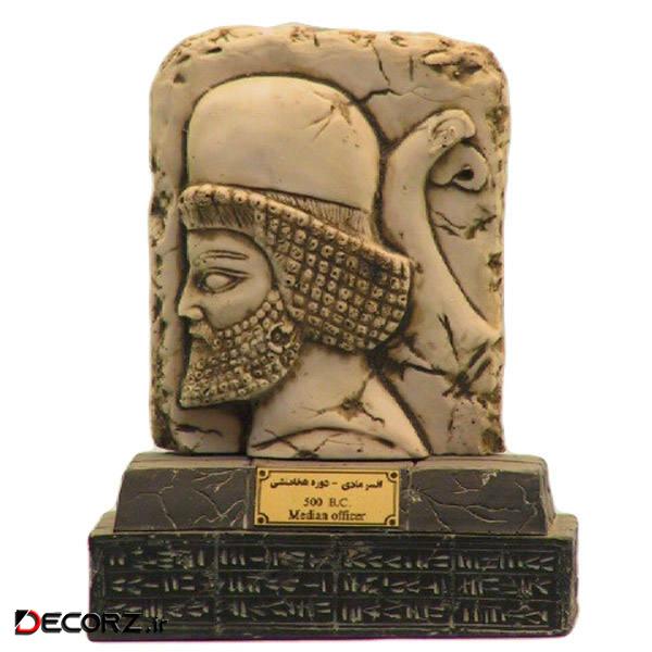 مجسمه تندیس و پیکره شهریار مدل  افسر مادی کد MO2540