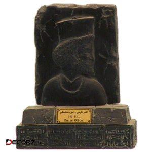 مجسمه تندیس و پیکره شهریار مدل  افسر پارسی کد MO2550
