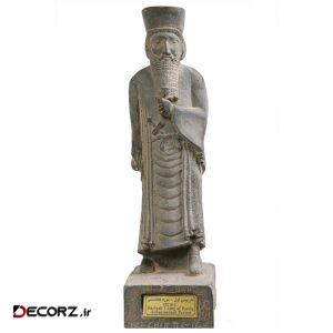 مجسمه تندیس و پیکره شهریار مدل تندیس داریوش ایستاده کد MO260 سایز متوسط