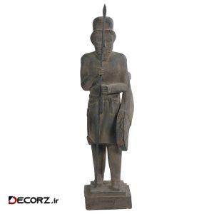 مجسمه تندیس و پیکره شهریار مدل سرباز نیزه دار مادی کد MO2260 سایز متوسط