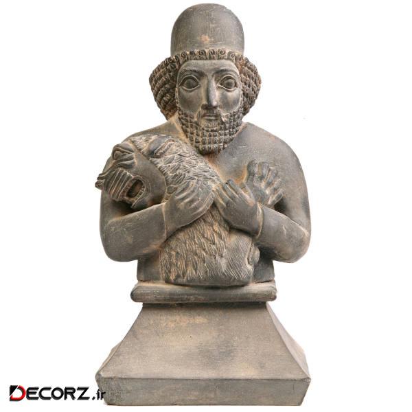 مجسمه تندیس و پیکره شهریار مدل شکارچی شیر کد MO1710
