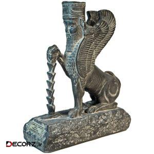 مجسمه تندیس و پیکره شهریار مدل شیر بالدار با گل لوتوس نشسته کد MO1640 سایز بزرگ