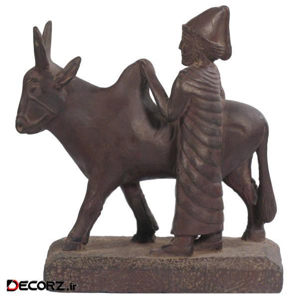 مجسمه تندیس و پیکره شهریار مدل هدیه آور سوری حجمی کد MO2410 مجسمه تندیس و پیکره شهریار مدل هدیه آور سوری حجمی کد MO2410