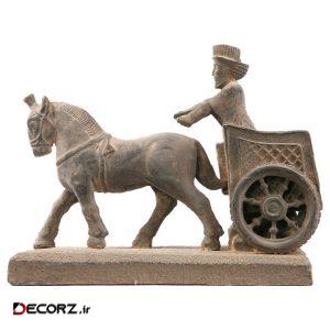 مجسمه تندیس و پیکره شهریار مدل هدیه آور کالسکه ران حجمی کد MO2370