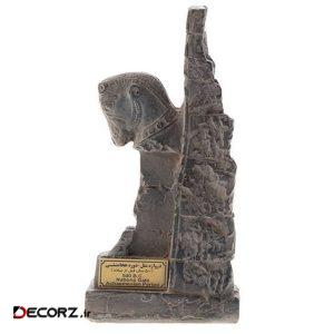 مجسمه تندیس و پیکره شهریار مدل گاو مخروبه دروازه ملل کد M1190