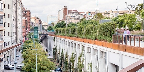 پارکی بالای خطوط راه آهن در بارسلونا پارکی بالای خطوط راه آهن در بارسلونا