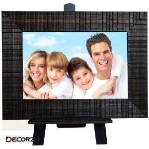 قاب عکس پایه دار مدل Artistic Frame کد ۲۴۳۳ همراه یک عدد گل مصنوعی سایز  ۱۶×۲۱ سانتی متر