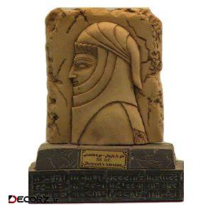 مجسمه تندیس و پیکره شهریار مدل پایه دار ندیمه کد MO2510